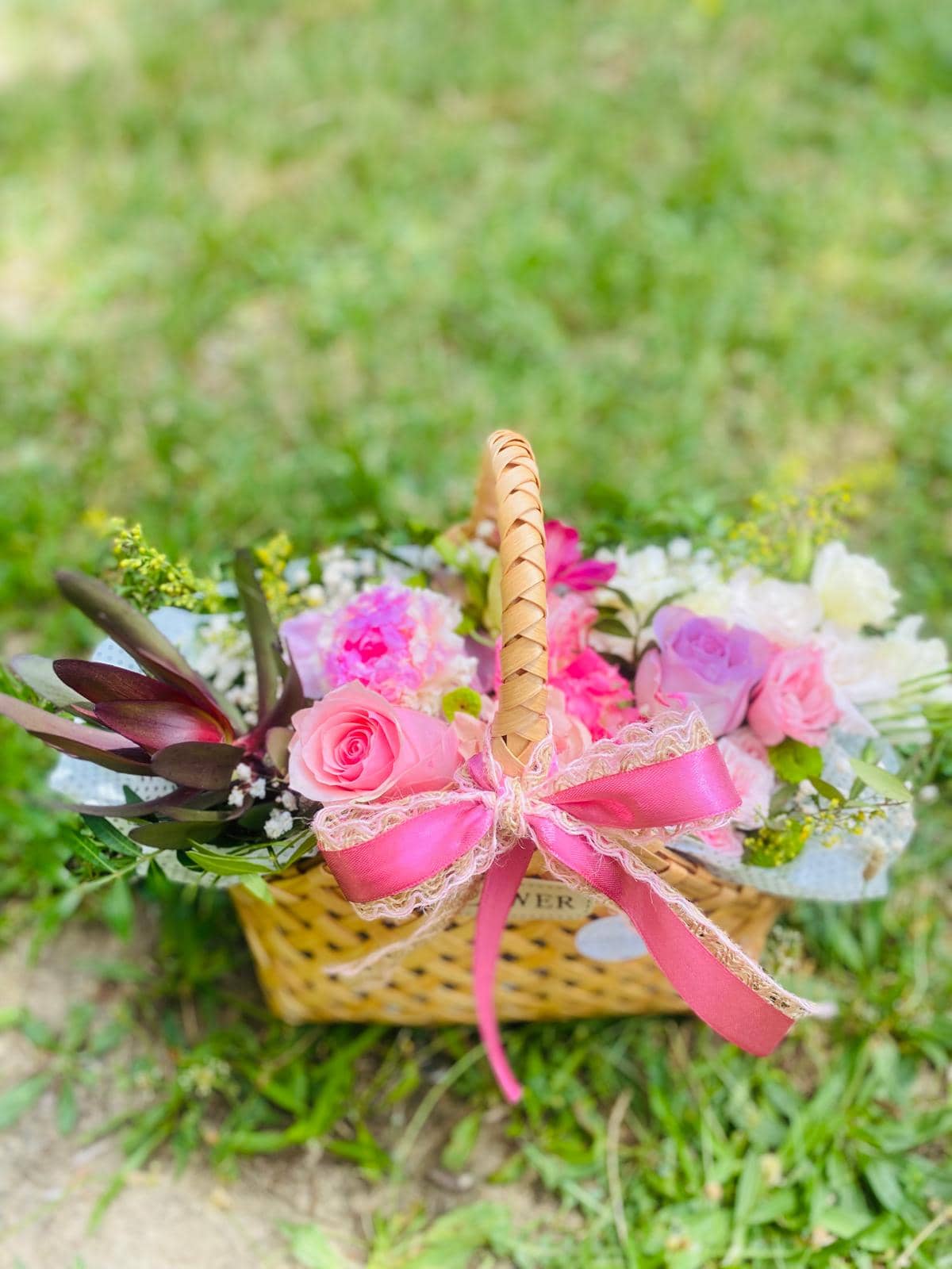 Basket full of flowers in gentle pink hues — 2