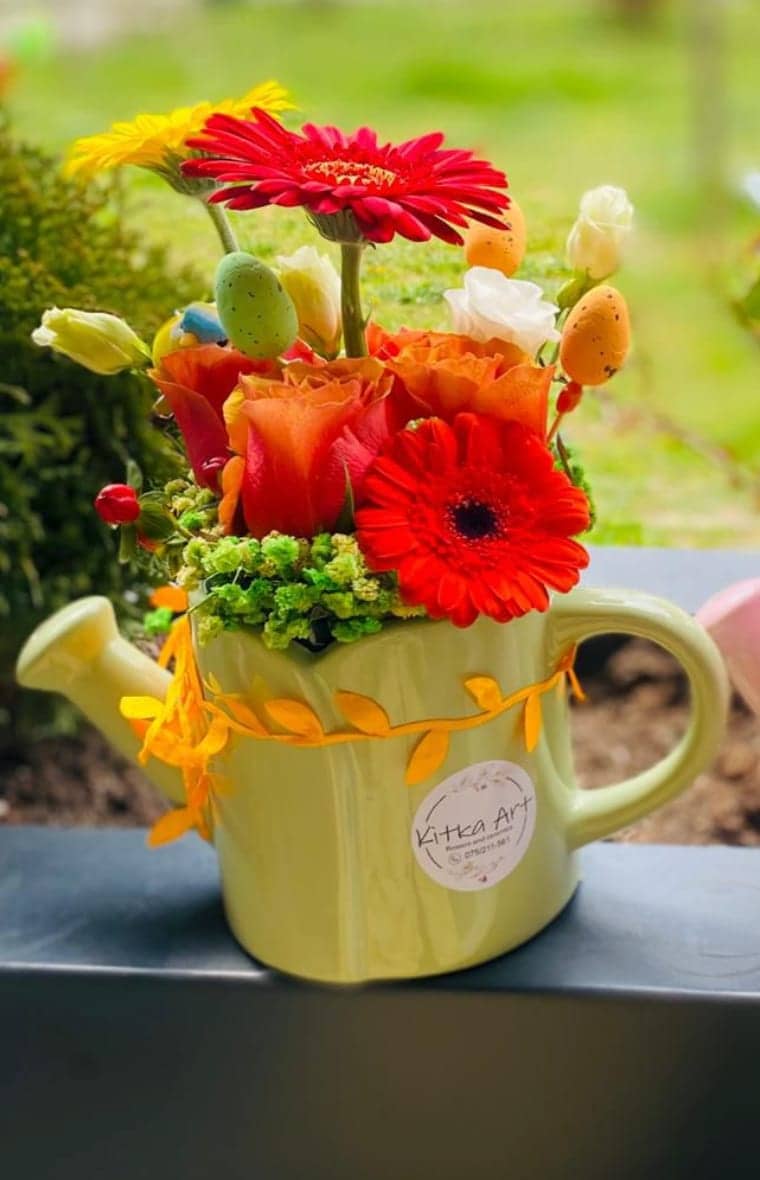 Spring floral arrangement in a decorative pot — 2