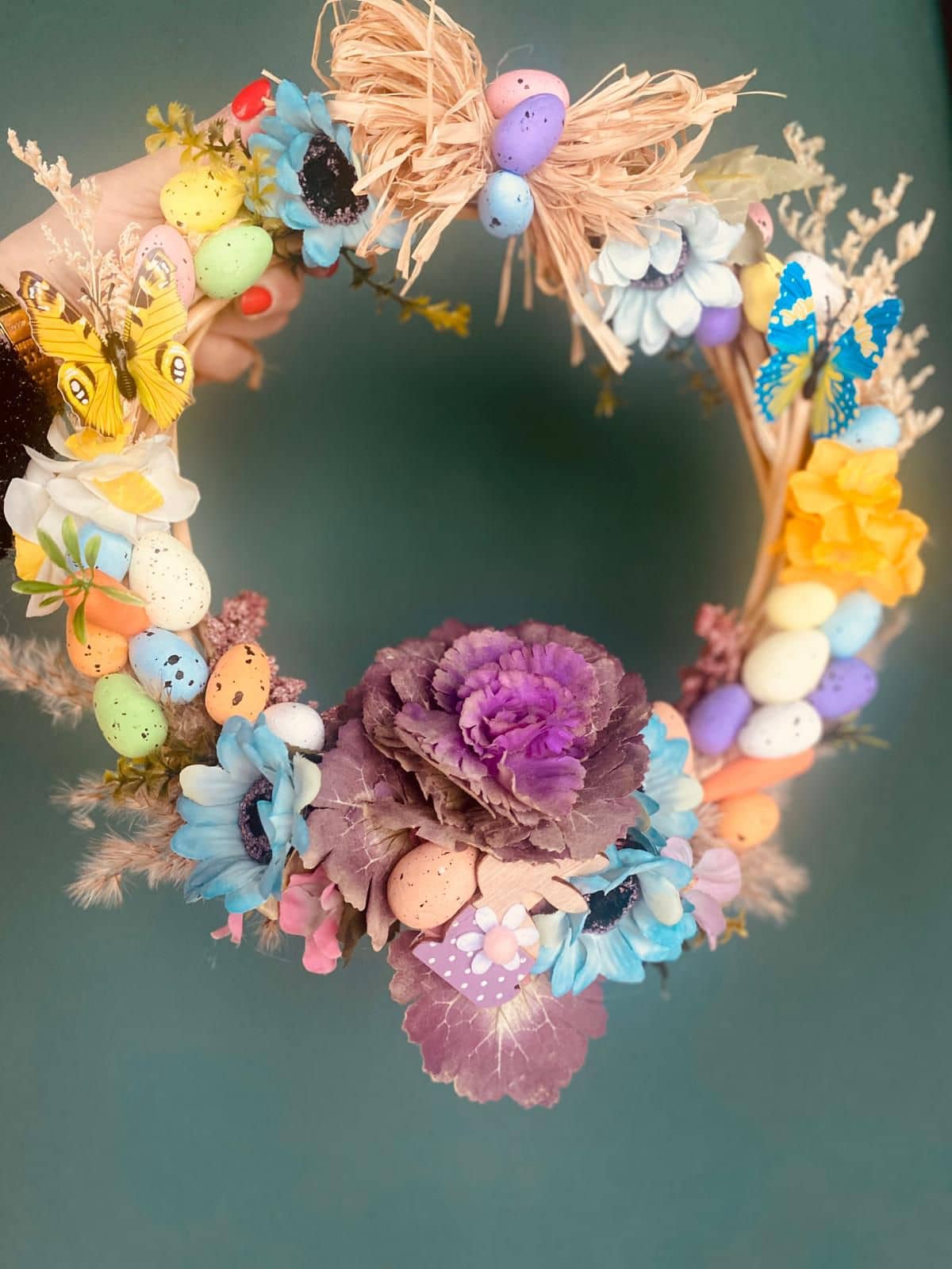 Decorative spring wreath with colorful eggs and flowers — 2