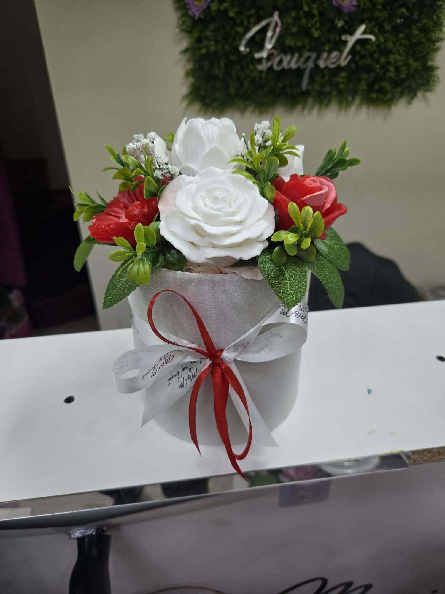 White Red Soap Flower Bouquet in Box — 2