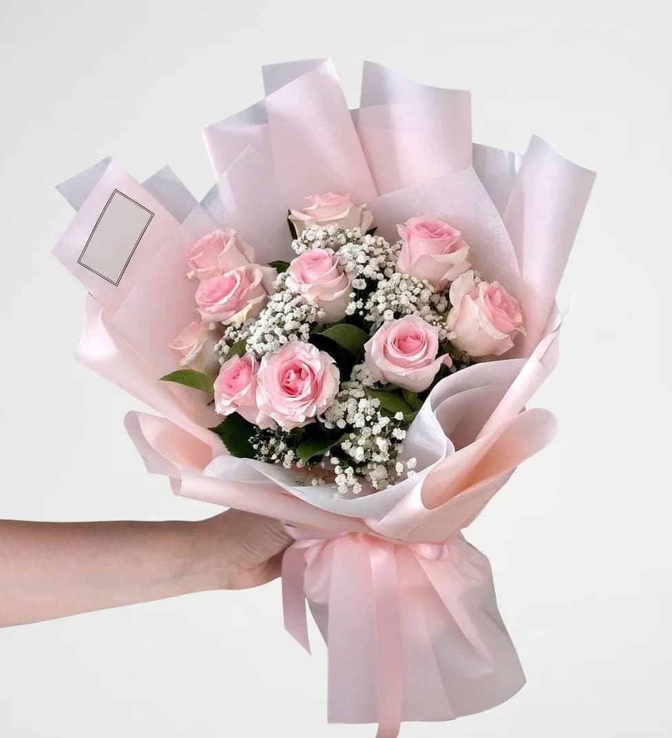 Elegant bouquet with gypsophila and luxury packaging image