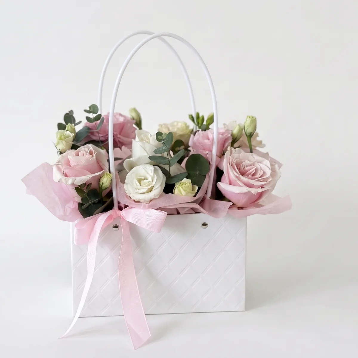 Imazhi i çantë Elegante me Rrushi dhe Eustoma