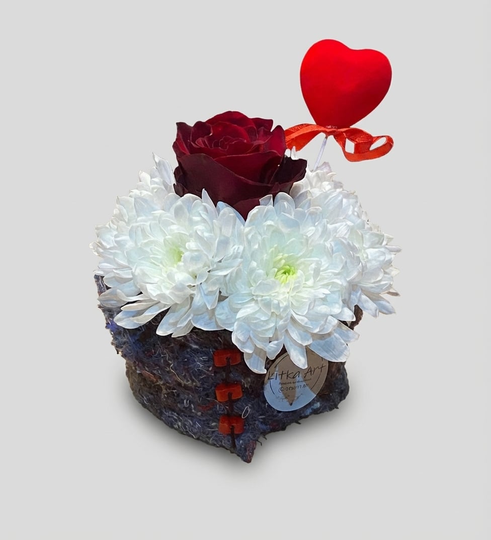 Kırmızı Gül ve Beyaz Krizantemlerle Romantik Aranjman — 1