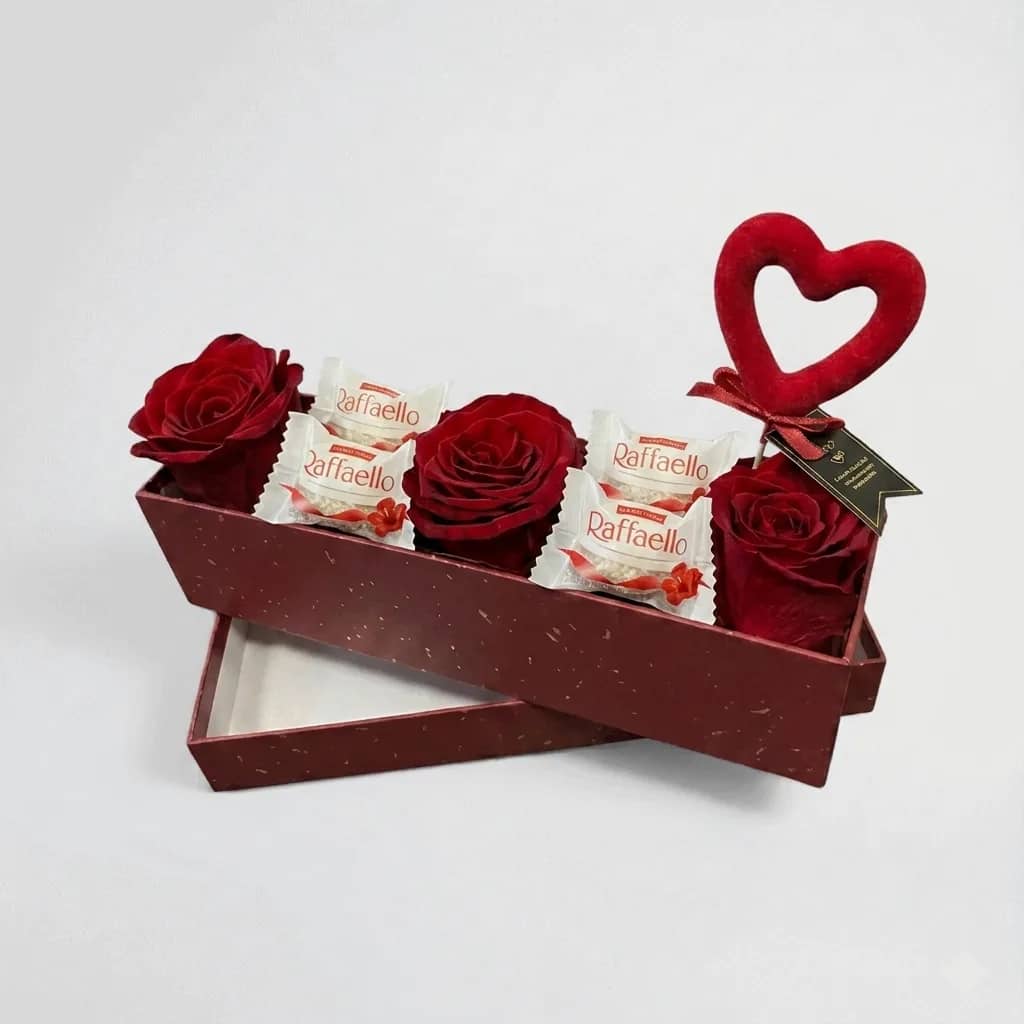 Box with 3 Red Roses, Raffaello, and Heart — 2