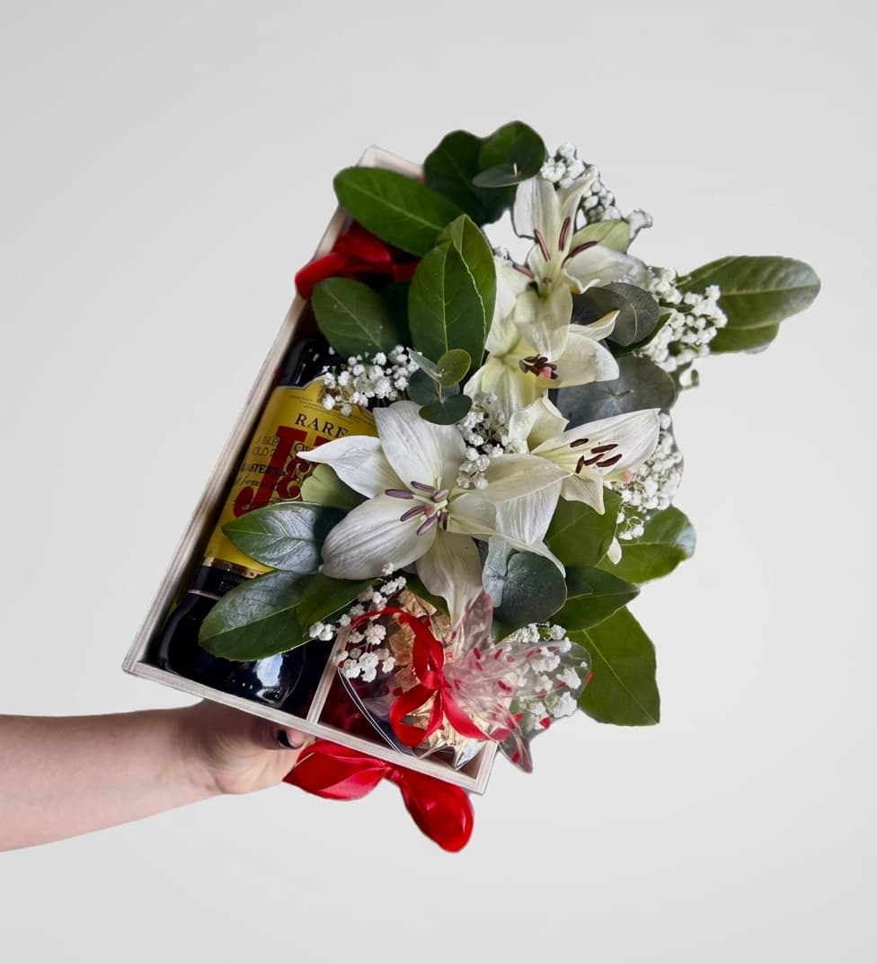 Слика на Бели кринови со пијалок