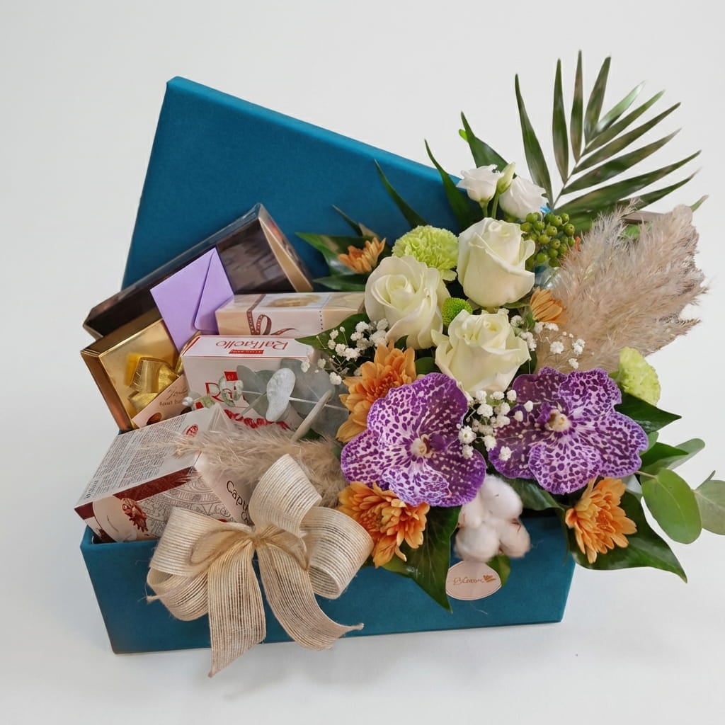 Flowers & Candies Gift Box — 1
